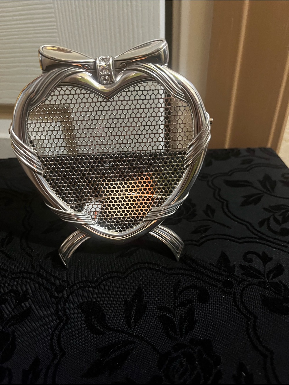 Silver Heart-Shaped Decorative Screen Accent
